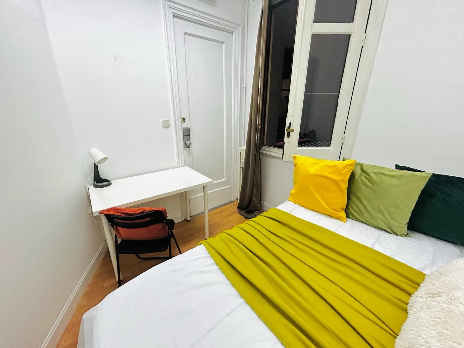 Private room in Madrid photo 4