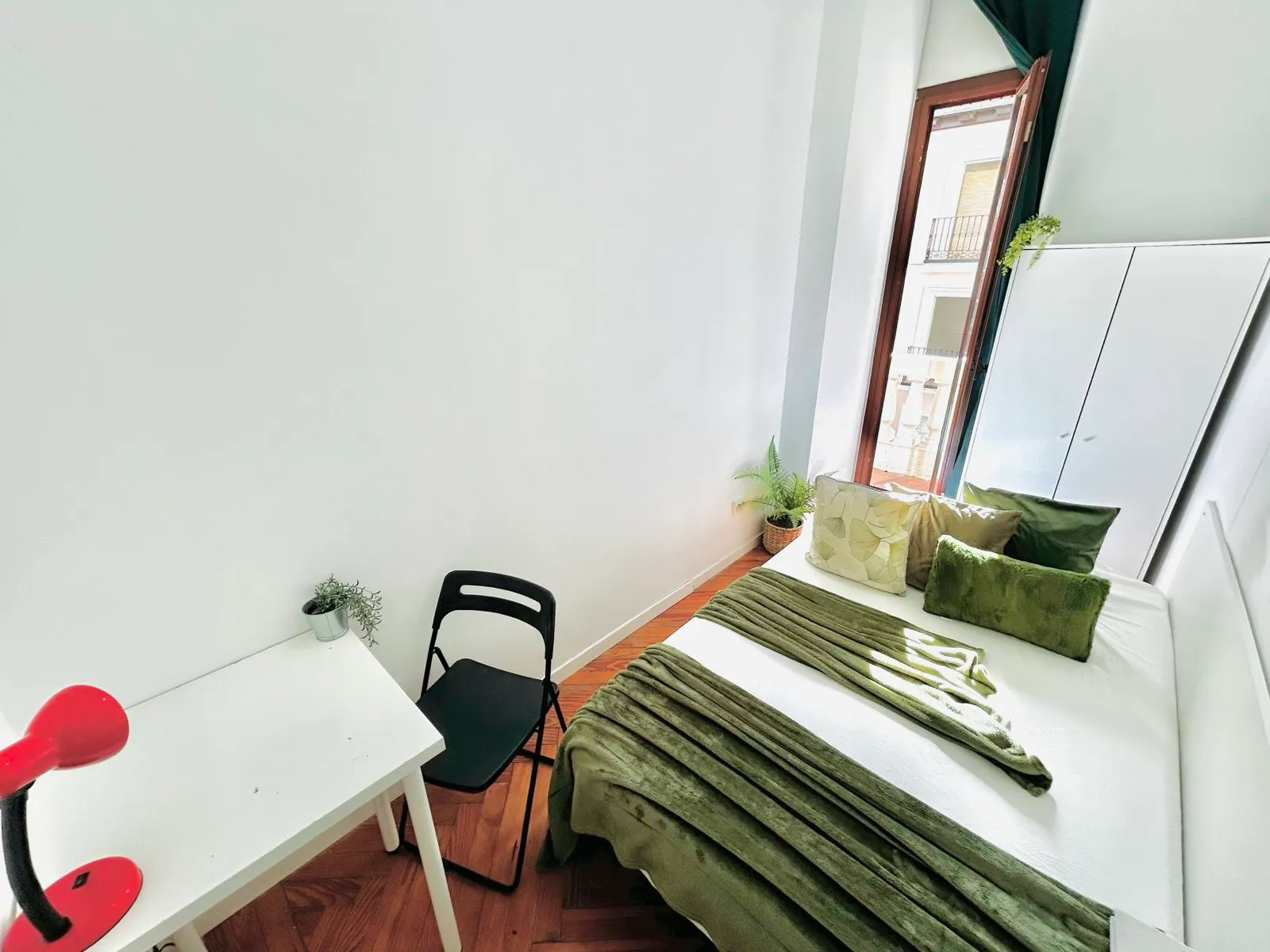 Private room in Madrid photo 3