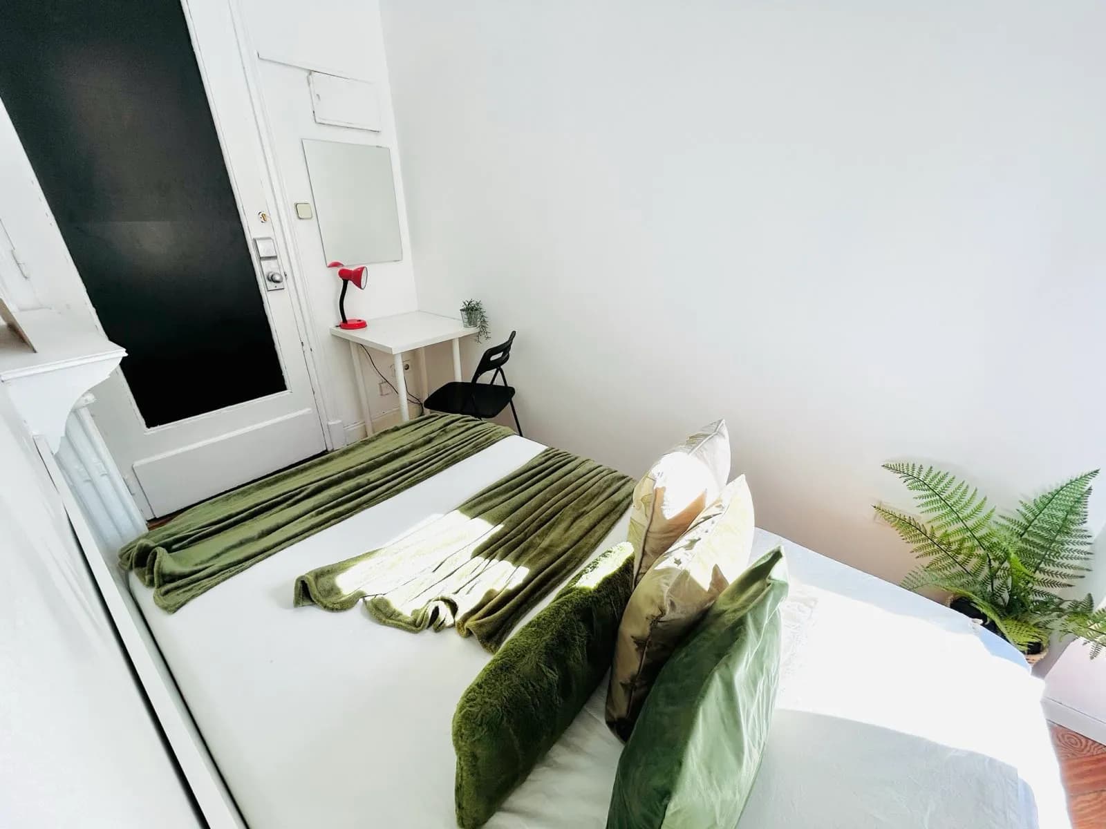 Private room in Madrid photo 4